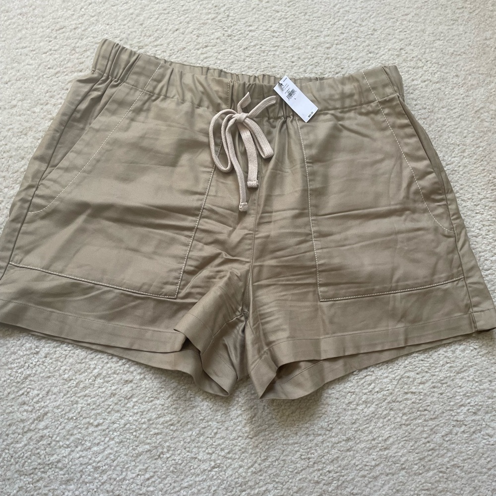 Banana Republic Women's Tan Cargo Shorts -NWT